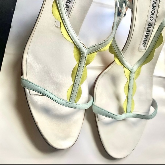 Manolo Blahnik T-Bar Scallop Strap Sandals 38 1/2 - Picture 4 of 6